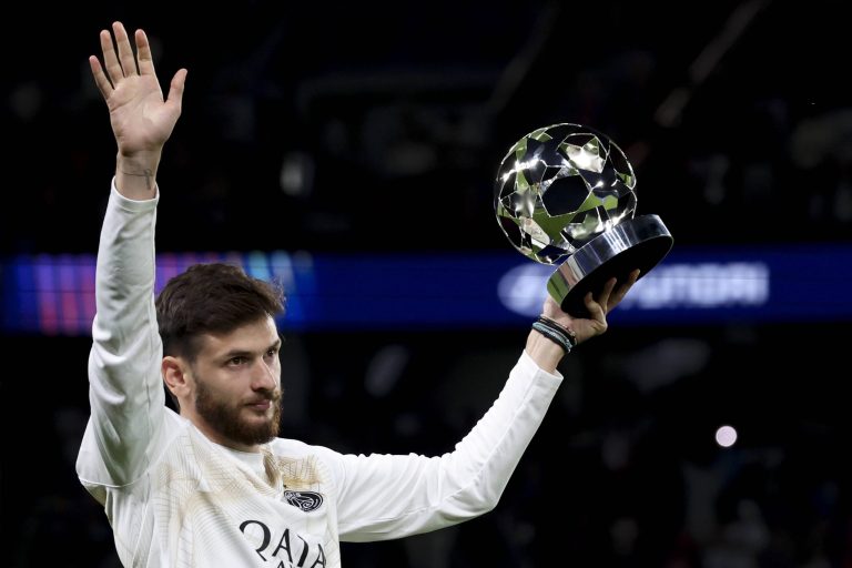 Arsenal urged to shatter transfer record for PSG star as Aliadiere weighs in on Gyokeres dilemma